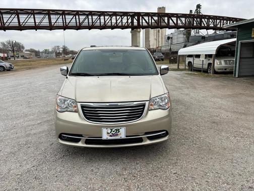 2016 Chrysler Town & Country Touring-L