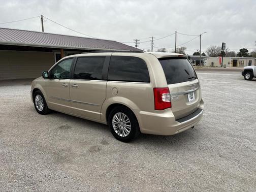 2016 Chrysler Town & Country Touring-L