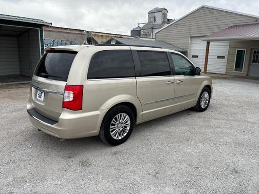 2016 Chrysler Town & Country Touring-L