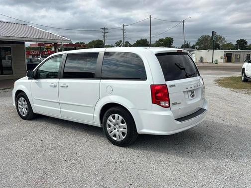 White 2015 Dodge Grand Caravan AVP/SE