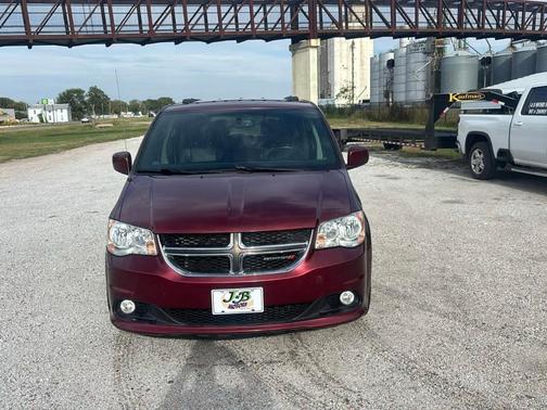 Burgundy 2017 Dodge Grand Caravan SXT