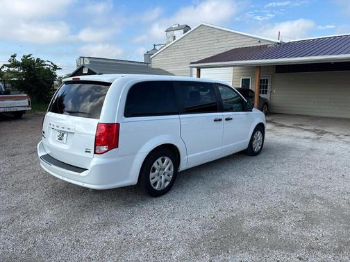 White 2019 Dodge Grand Caravan SE