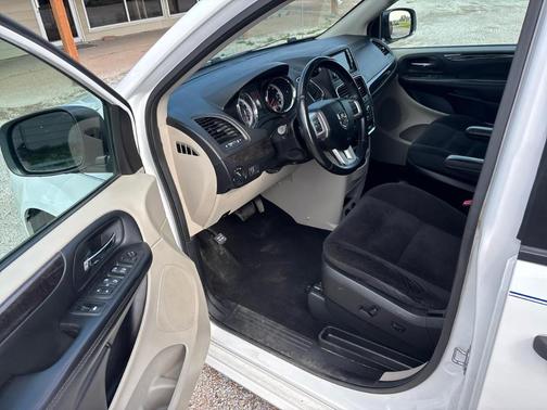 White 2019 Dodge Grand Caravan SE