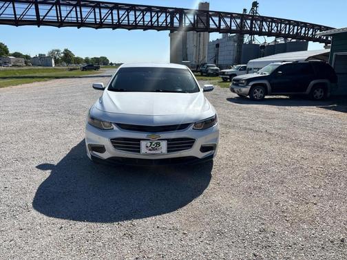 Pearl White 2016 Chevrolet Malibu Premier