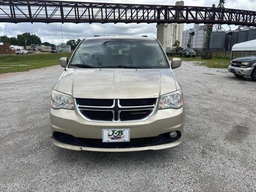Beige 2014 Dodge Grand Caravan SXT