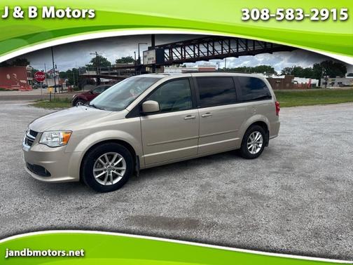 Beige 2014 Dodge Grand Caravan SXT