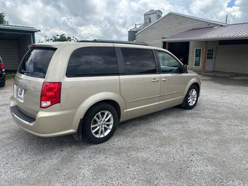 Beige 2014 Dodge Grand Caravan SXT