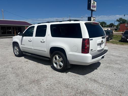 White 2013 Chevrolet Suburban 1500 LT