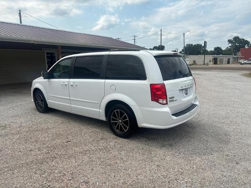 White 2016 Dodge Grand Caravan R/T