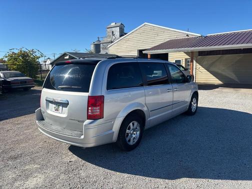2010 Chrysler Town & Country Touring