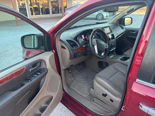 2015 Chrysler Town & Country Limited Platinum