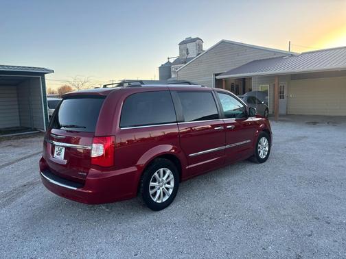 2015 Chrysler Town & Country Limited Platinum
