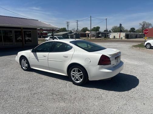 White 2007 Pontiac Grand Prix GT