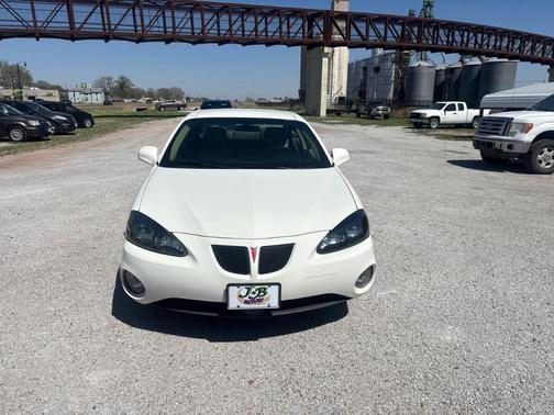 White 2007 Pontiac Grand Prix GT