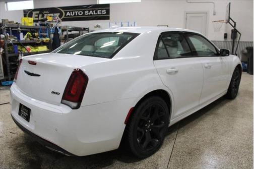 2022 Chrysler 300 Touring