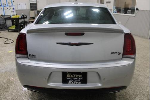 2022 Chrysler 300 S