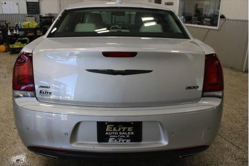 2022 Chrysler 300 Touring