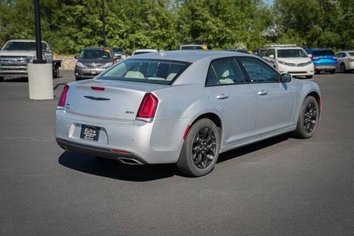 2022 Chrysler 300 Touring