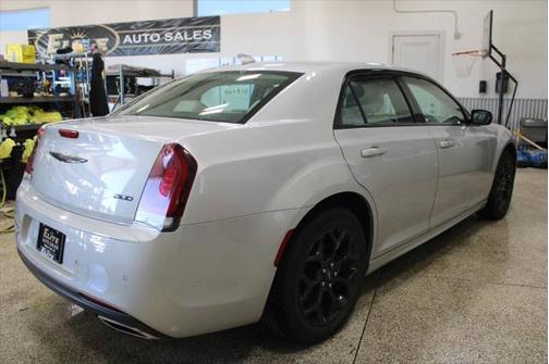 2022 Chrysler 300 Touring