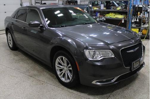 2017 Chrysler 300 Limited