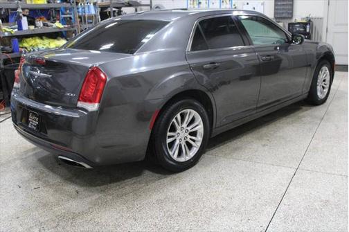 2017 Chrysler 300 Limited