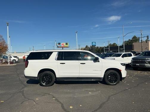 2024 Chevrolet Suburban LT