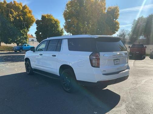 2024 Chevrolet Suburban LT