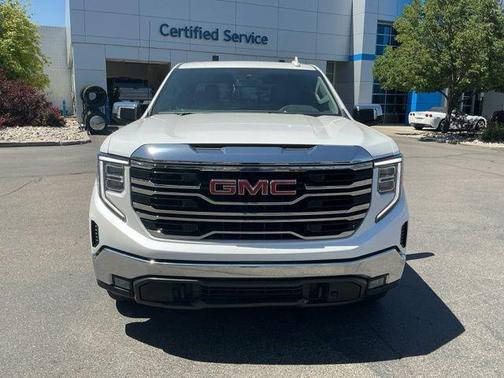 White Frost Tricoat 2023 GMC Sierra 1500 SLT