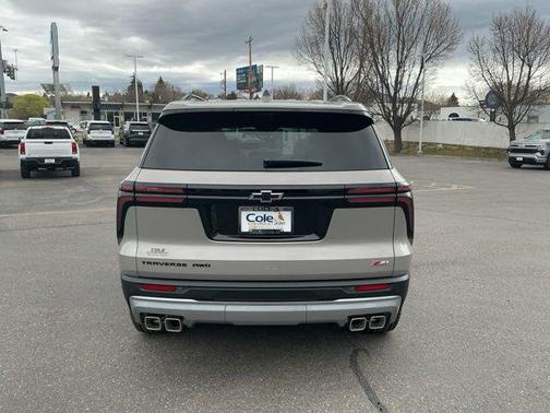 Sandstone Gray 2026 Chevrolet Traverse AWD Z71