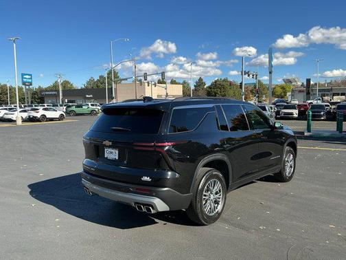 Mosaic Black Metallic 2025 Chevrolet Traverse LT
