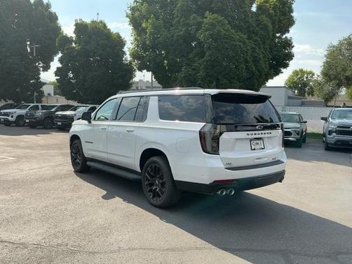 2025 Chevrolet Suburban RST