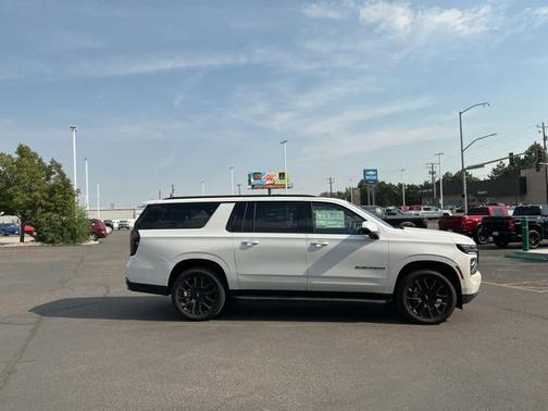 2025 Chevrolet Suburban RST