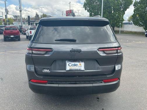 Baltic Gray Metallic Clearcoat 2023 Jeep Grand Cherokee L Altitude