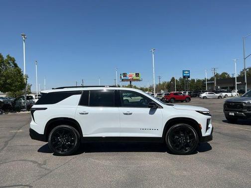 Polar White Tricoat 2026 Chevrolet Traverse RS