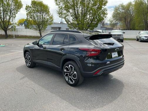 Mosaic Black Metallic 2026 Chevrolet Trax FWD 2RS