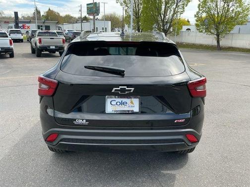 Mosaic Black Metallic 2026 Chevrolet Trax FWD 2RS