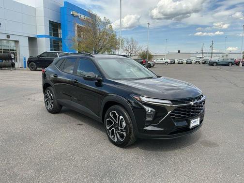 Mosaic Black Metallic 2026 Chevrolet Trax FWD 2RS