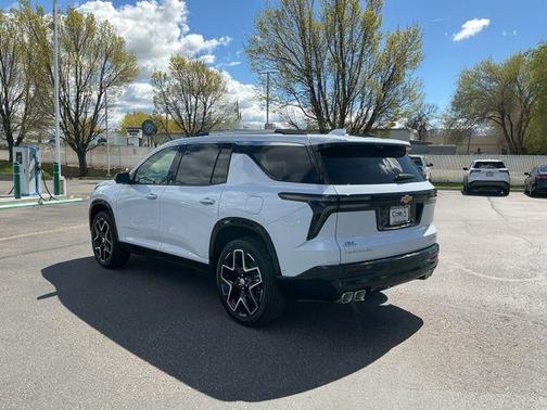 Polar White Tricoat 2026 Chevrolet Traverse High Country