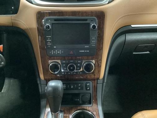 Photo 5 of 6 of 2014 Chevrolet Traverse 2LT