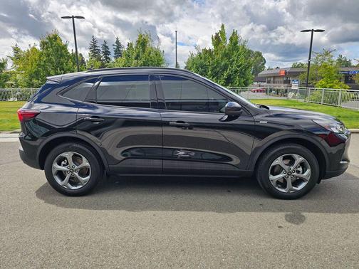 Agate Black Metallic 2025 Ford Escape ST-Line Select