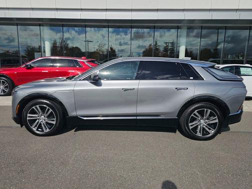 Argent Silver Metallic 2024 Cadillac LYRIQ Luxury