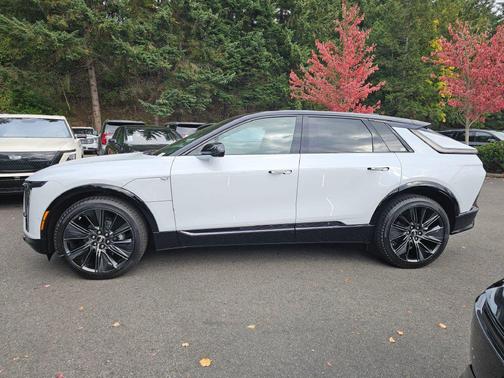 Vibrant White Tricoat 2027 Cadillac LYRIQ Signature Sport