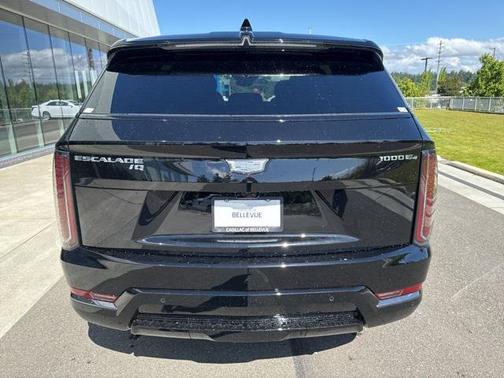 2025 Cadillac Escalade IQ Sport 2
