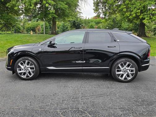2025 Cadillac OPTIQ Luxury 2 AWD
