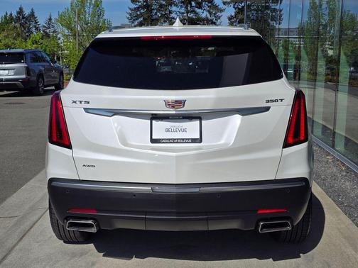 Crystal White Tricoat 2024 Cadillac XT5 Luxury