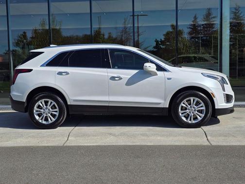 Crystal White Tricoat 2024 Cadillac XT5 Luxury