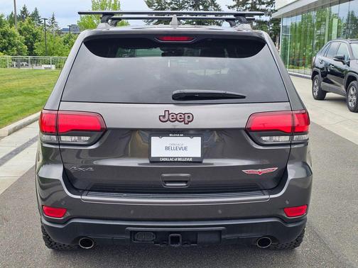 Granite Crystal Metallic Clearcoat 2019 Jeep Grand Cherokee Trailhawk