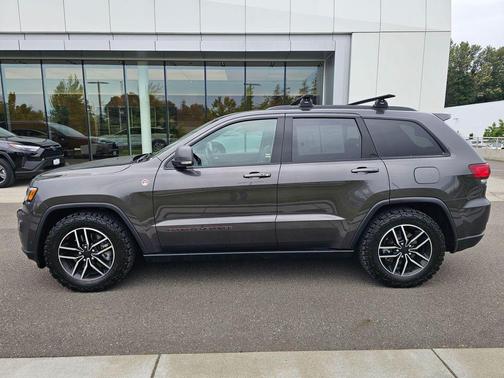 Granite Crystal Metallic Clearcoat 2019 Jeep Grand Cherokee Trailhawk