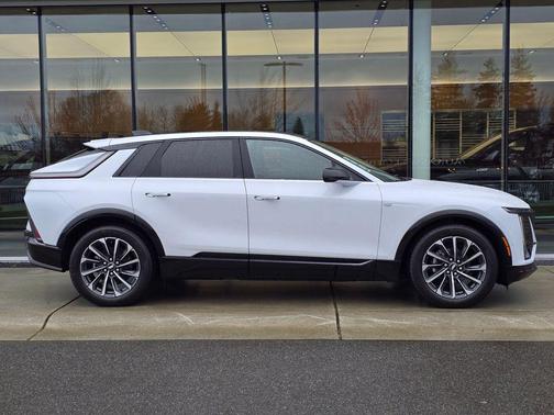 Vibrant White Tricoat 2026 Cadillac LYRIQ Premium Sport