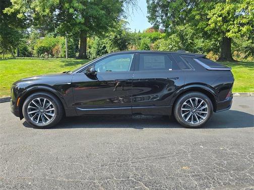 2025 Cadillac LYRIQ Sport